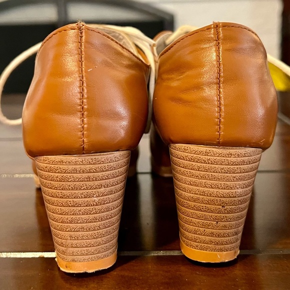 Stylish Brown Lace-Up Heeled Shoes - Picture 5 of 6